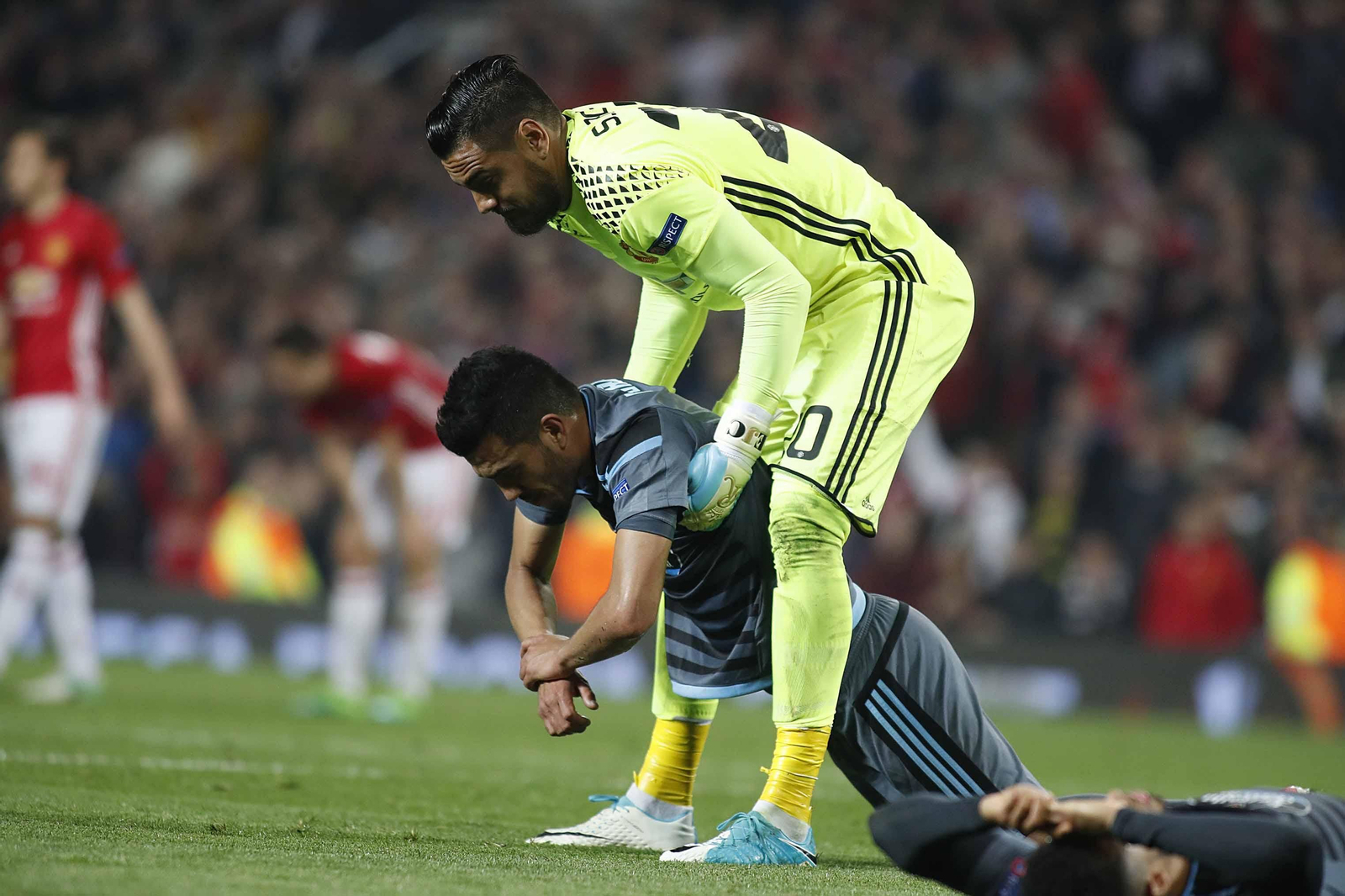 Las mejores imágenes del partido de vuelta entre Manchester United y Celta (1-1). // J.V. Landín