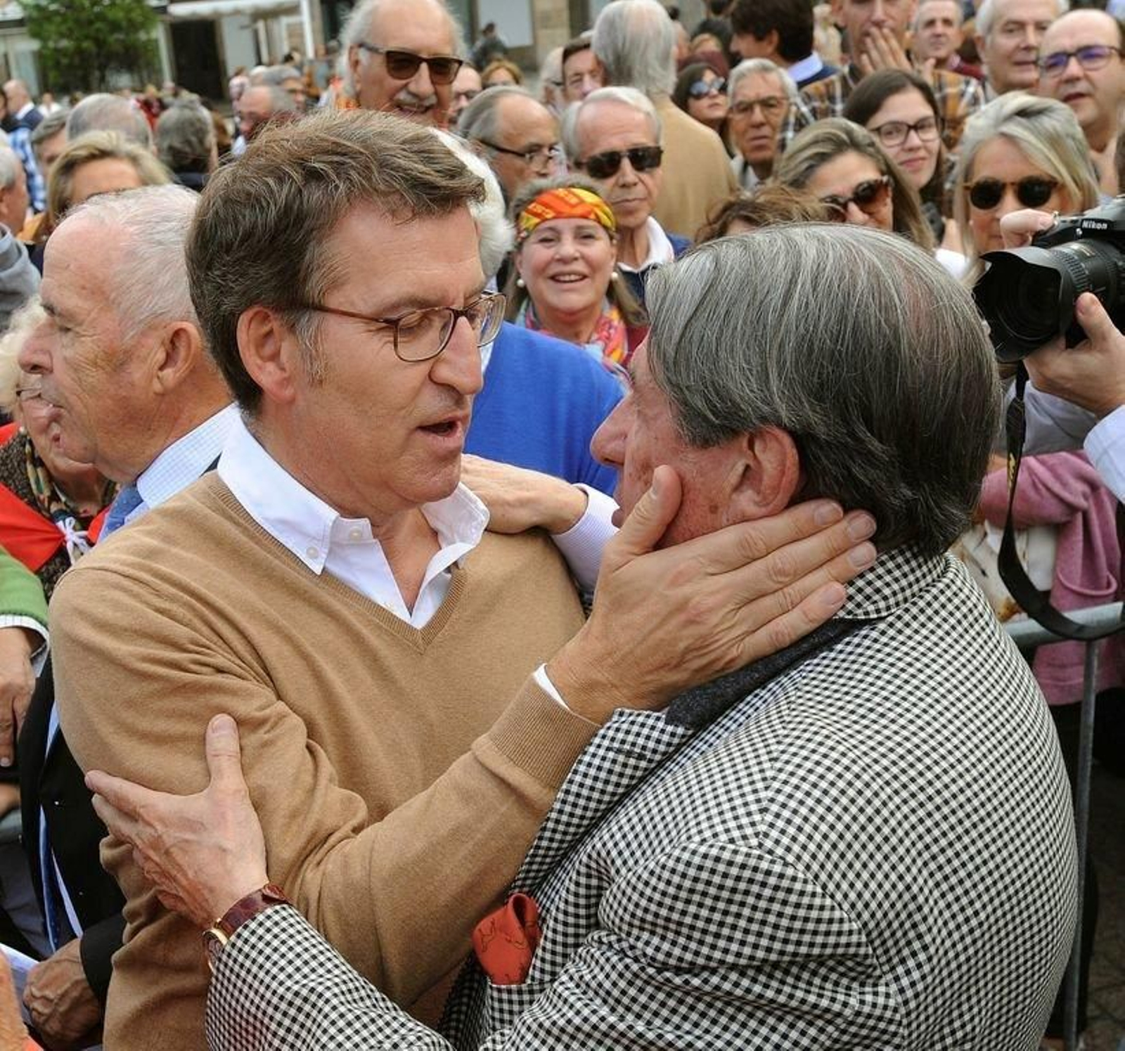 El exalcalde coruñés Francisco Vázquez, con Alberto Núñez Feijóo.