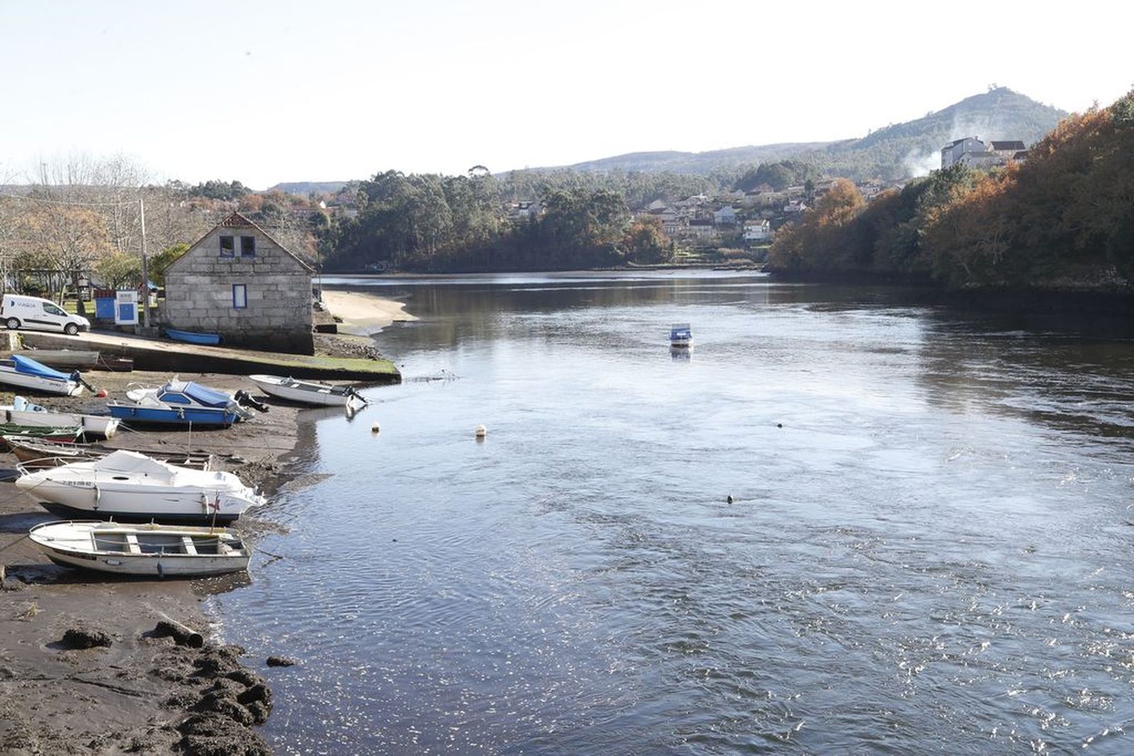 Las aguas de la ensenada de San Simón son fuente de riqueza para los municipios que baña.