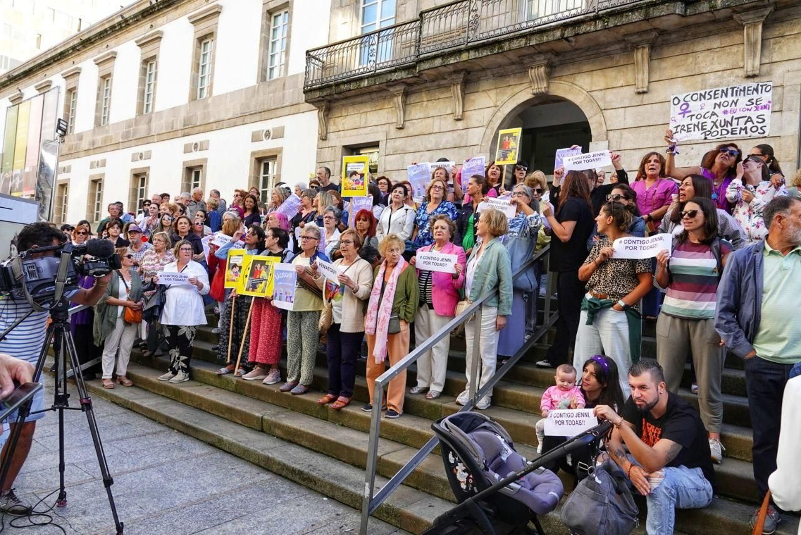 Concentración en apoyo a Jenni Hermoso en Vigo. // Vicente Alonso