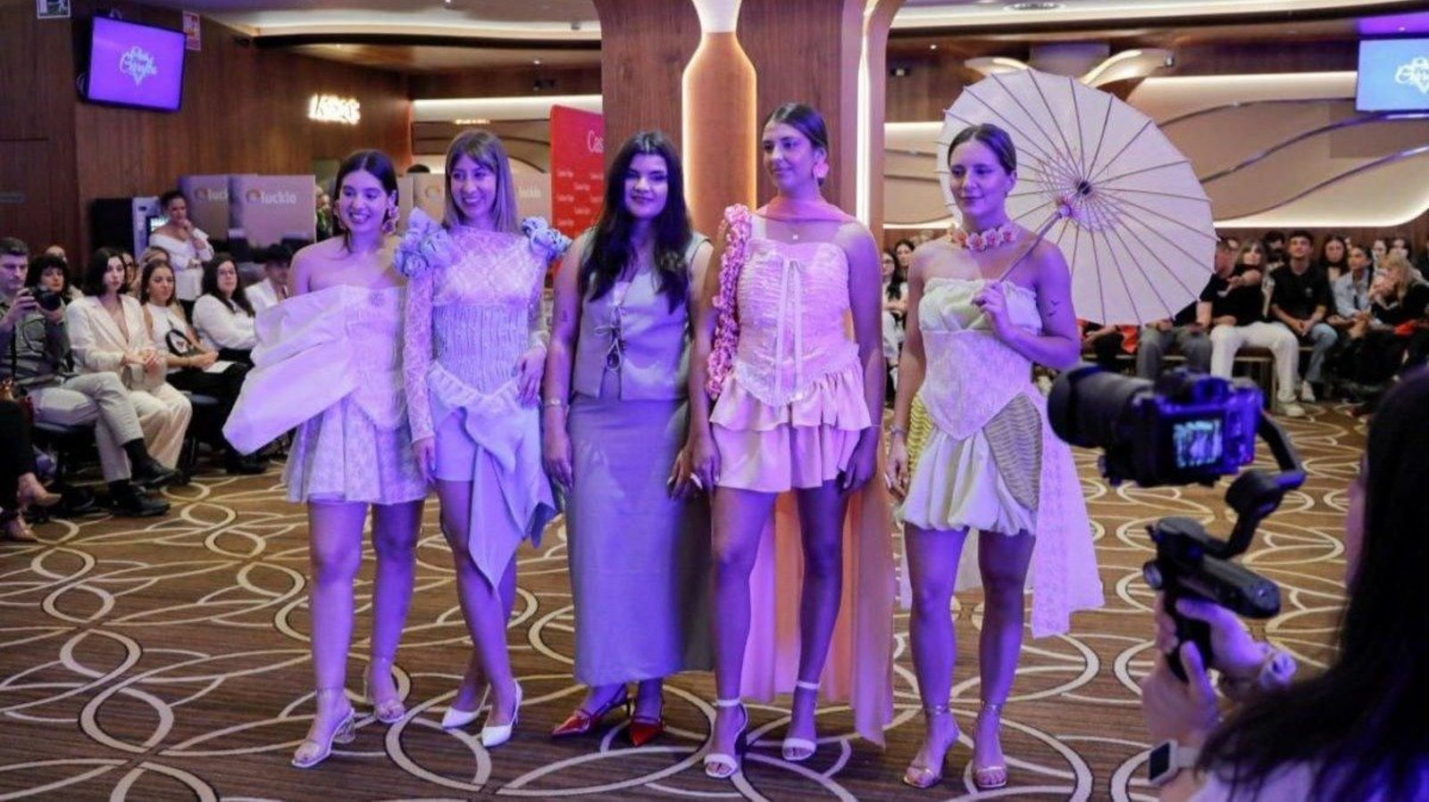 A diferencia de la zona norte de Galicia, Vigo no cuenta con apenas eventos destinados a la moda y la pasarela. Una tendencia que ‘Ruliña’ quiere invertir con diseñadores y modelos locales.