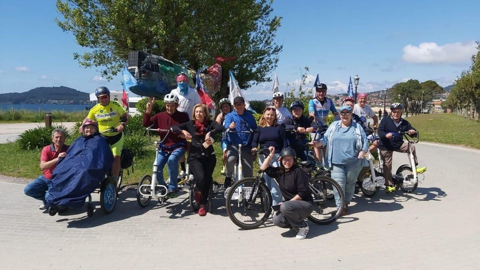 Membros do colectivo vigués Discamino, que participa na actividade.
