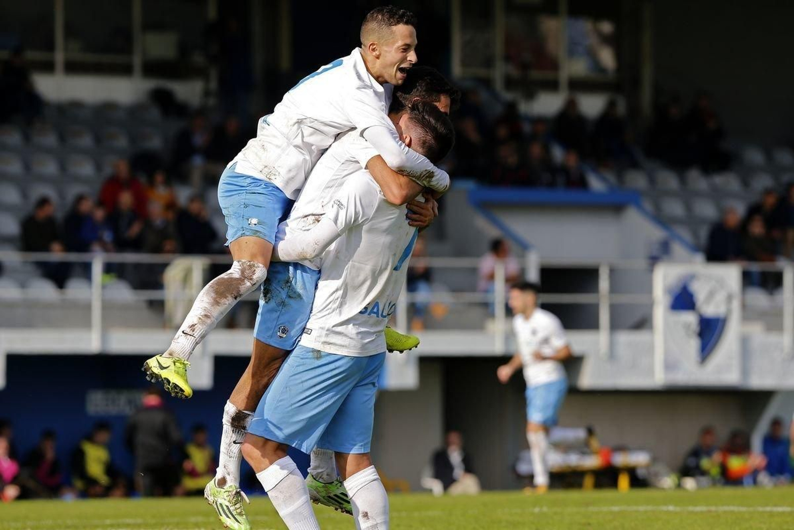 Los jugadores de la selección celebran uno de los tantos.