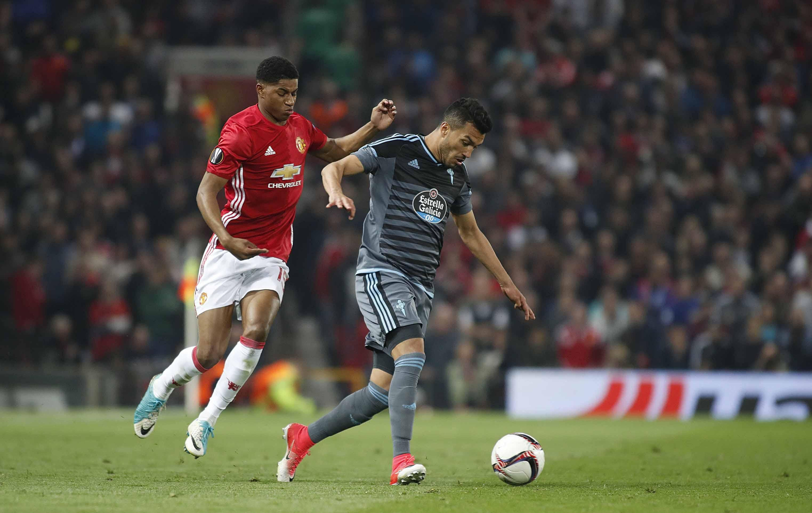 Las mejores imágenes del partido de vuelta entre Manchester United y Celta (1-1). // J.V. Landín