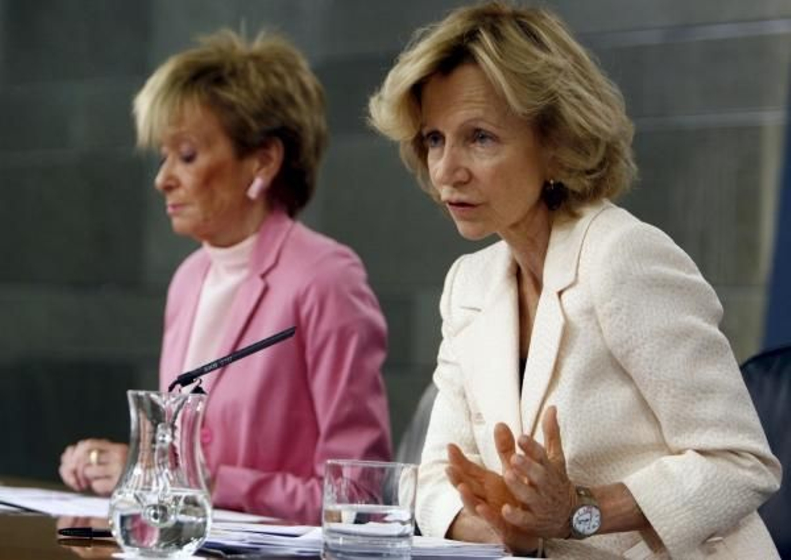 María Teresa Fernández de la Vega y Elena Salgado.