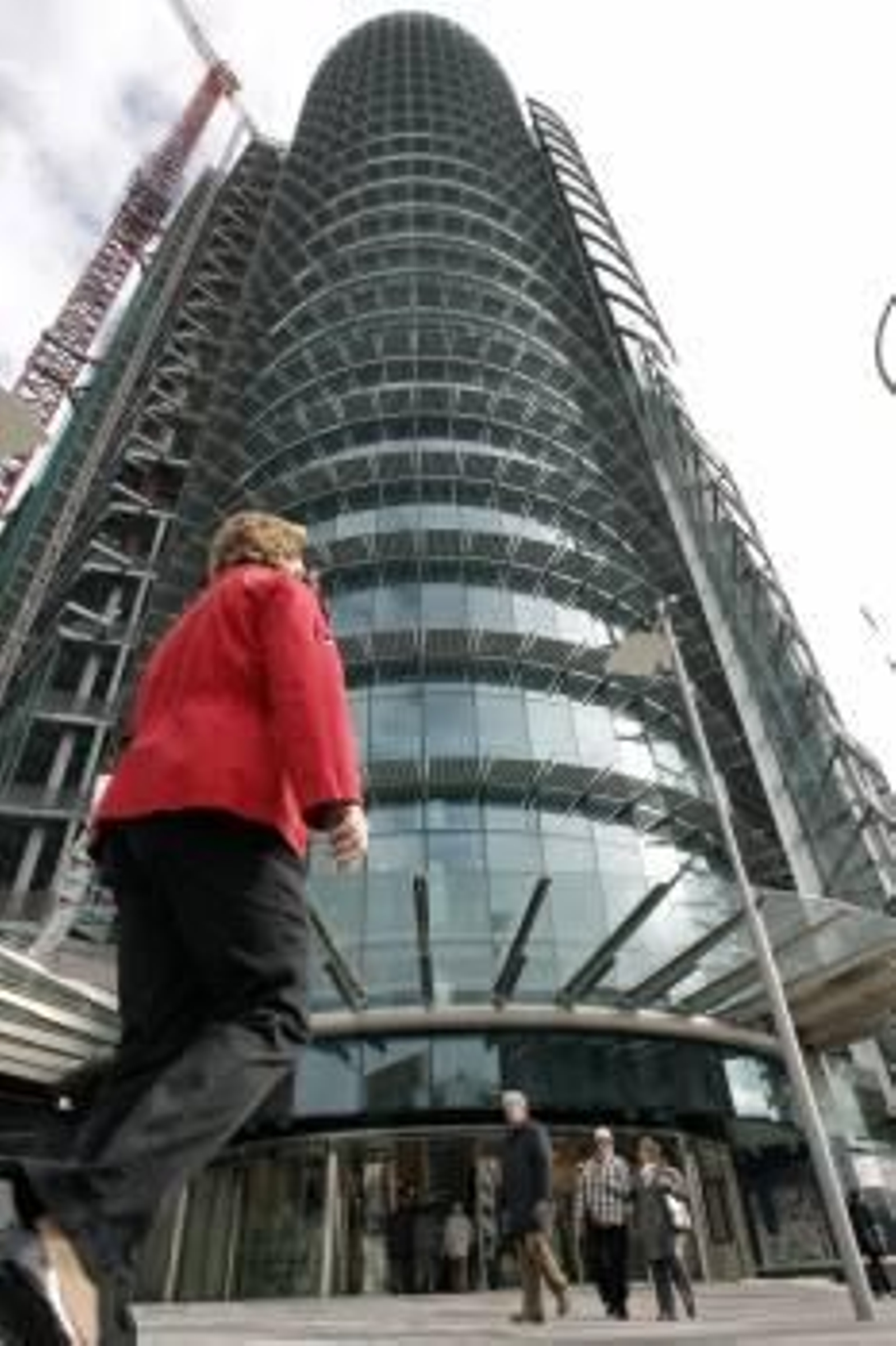 Vista del nuevo edificio de El Corte Inglés de Castellana, en Madrid, inaugurado hoy oficialmente, tras tres años de trabajo. (Foto: EFE)