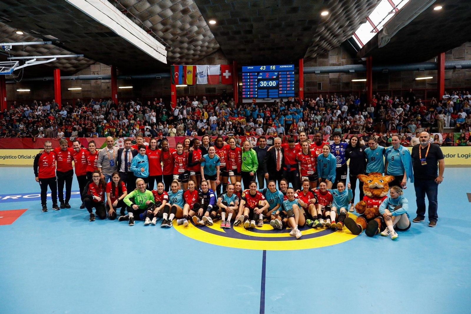 España-Azerbaiyán balonmano femenino en Porriño.