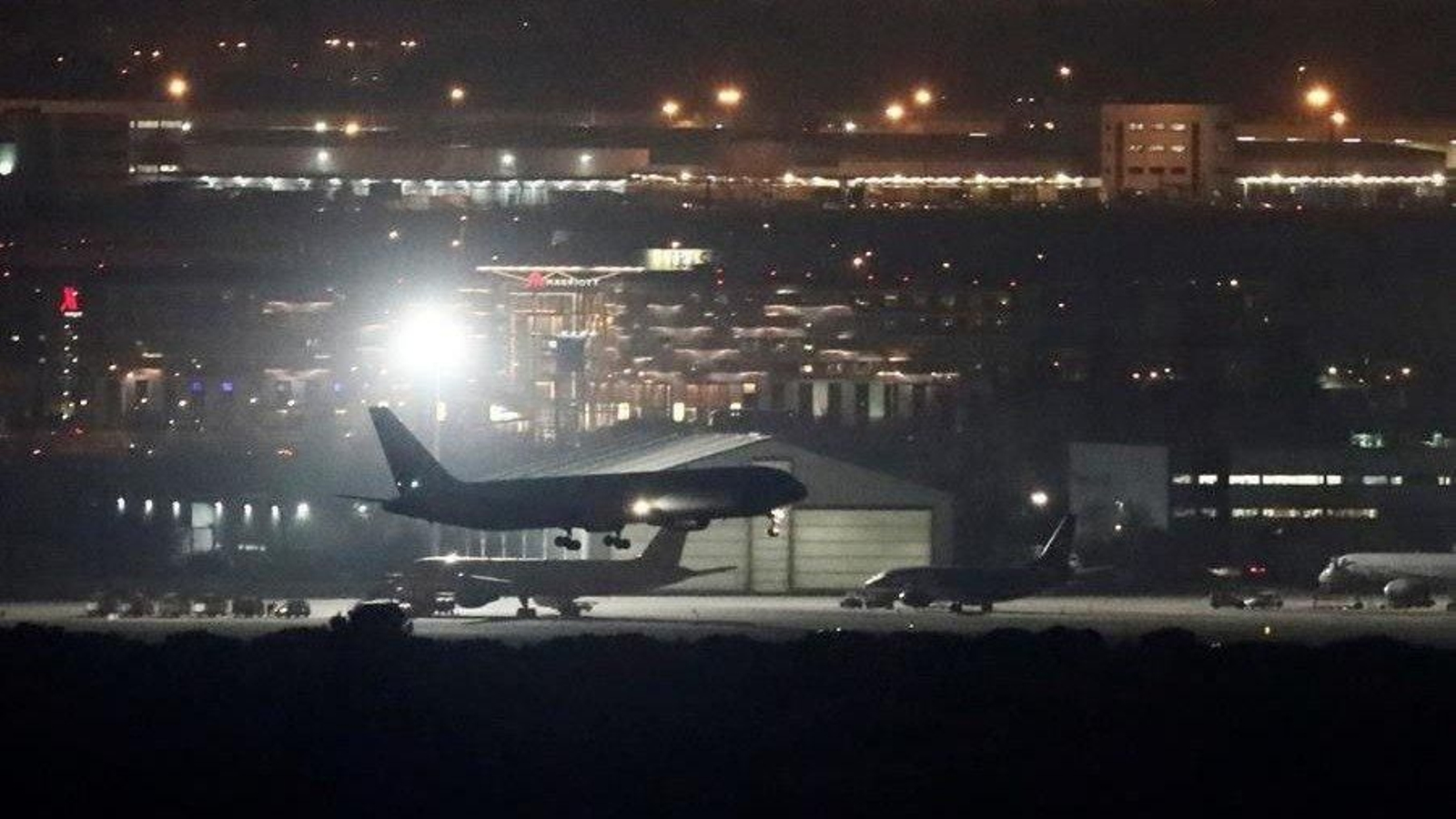 El Boeing de Air Canadá, en el momento de aterrizar en el aeropuerto de Barajas.