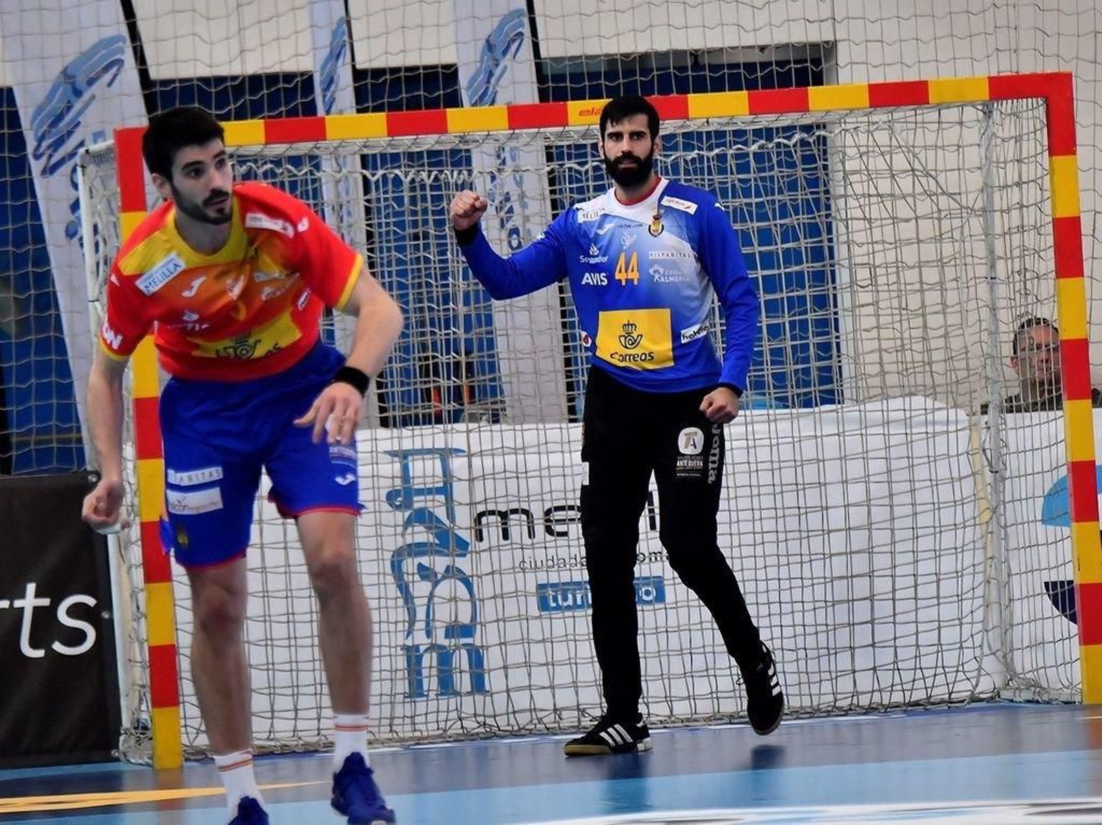 Rodrigo Corrales celebra una acción en el partido de ayer.