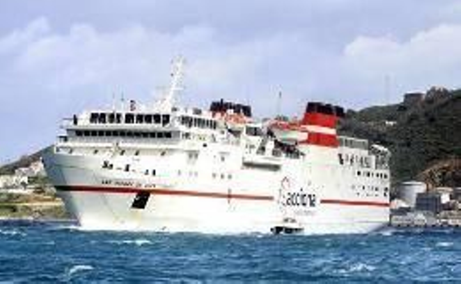 Un buque de Acciona.