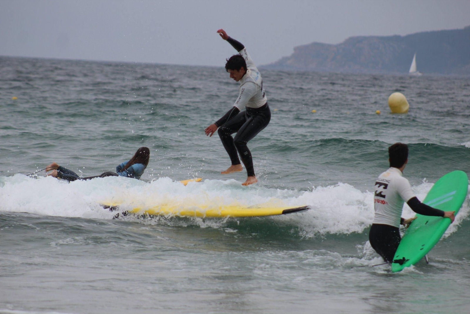 Más de 300 surfistas disfrutaron en la playa de Patos