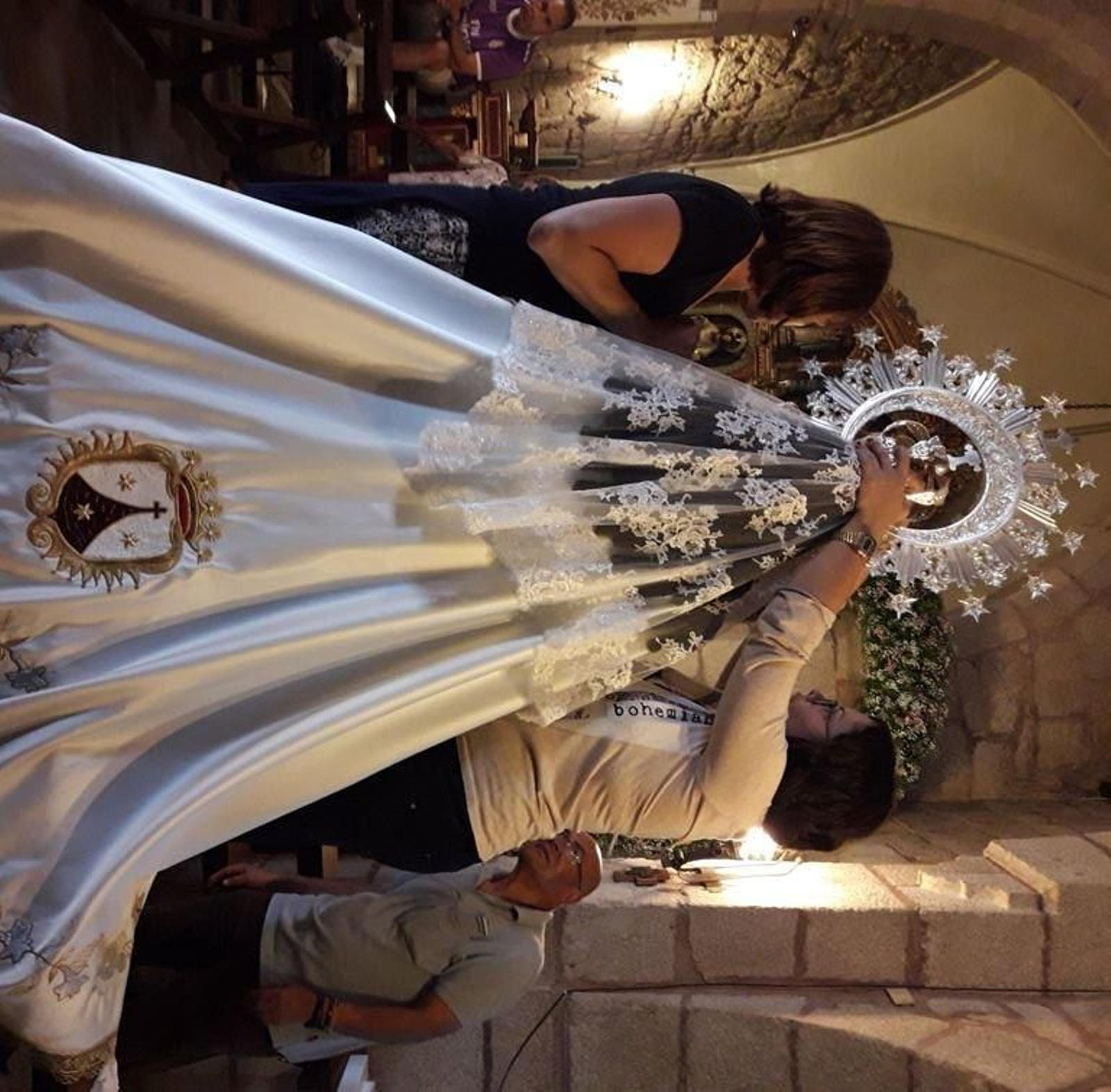 El manto es una pieza única realizado a mano y que se inspira en temas marinos.