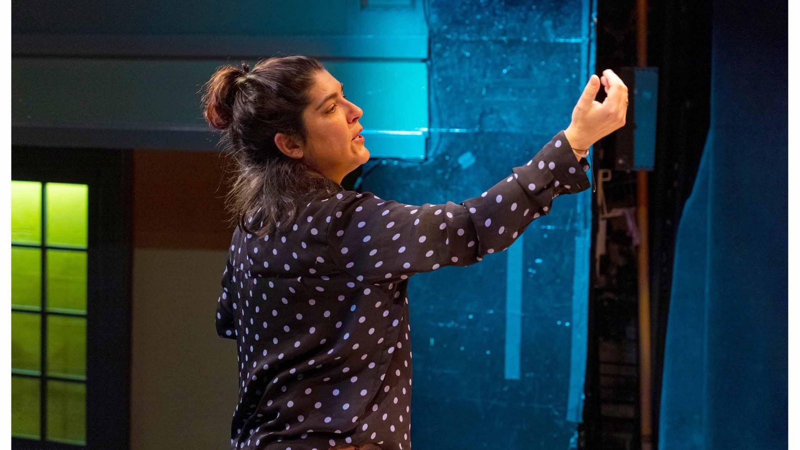 Fotografía cedida por la compañía neoyorquina de teatro en lengua española Repertorio Español de la directora de teatro cubana Leyma López durante un ensayo de "La dama boba". EFE/Emmanuel Abreu/Repertorio Español