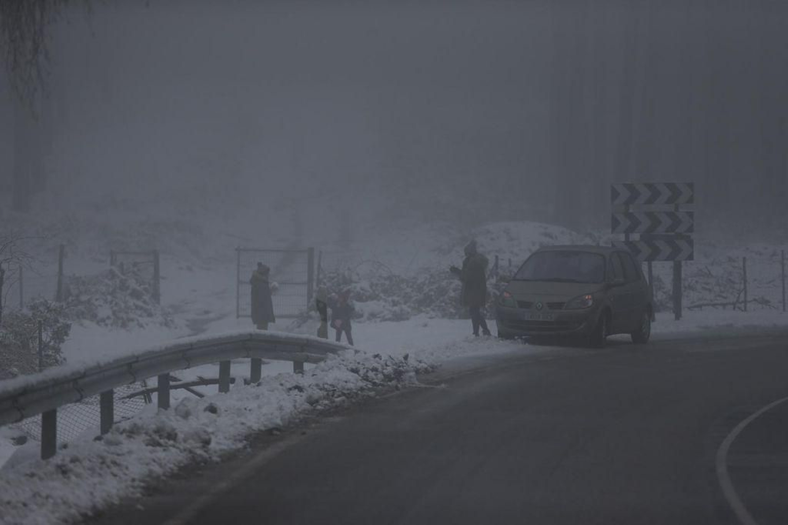 La nieve cubre el Alto de Fontefría // Alberte