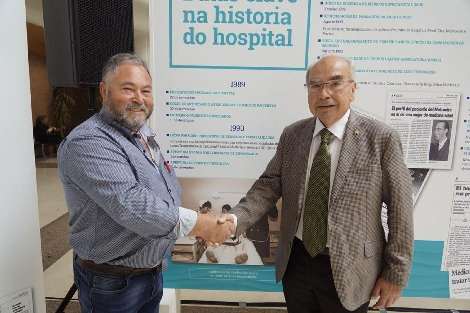 Baldomero Fernández, primer paciente operado en el hospital y Juan Mata, el urólogo que le intervino.