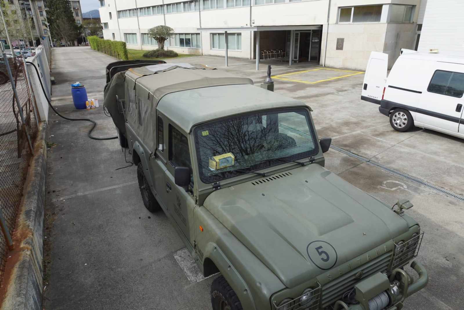 La Brilat desinfecta la residencia de Barreiro // Vicente