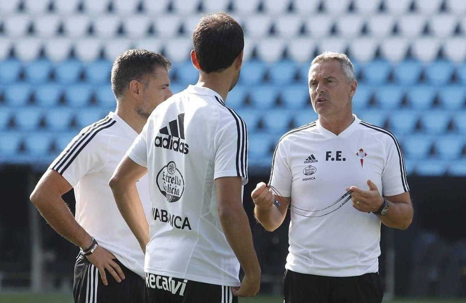El técnico celeste, Fran Escribá, durante el entrenamiento de ayer.