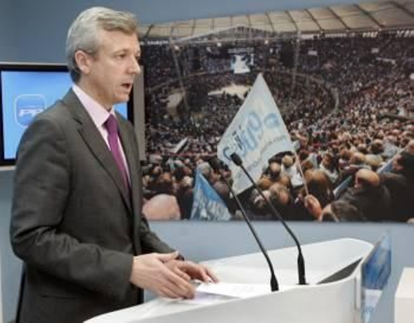 El secretario general del PP de Galicia, Alfonso Rueda, durante la valoración que hizo hoy en Santiago de Compostela (Foto: EFE)