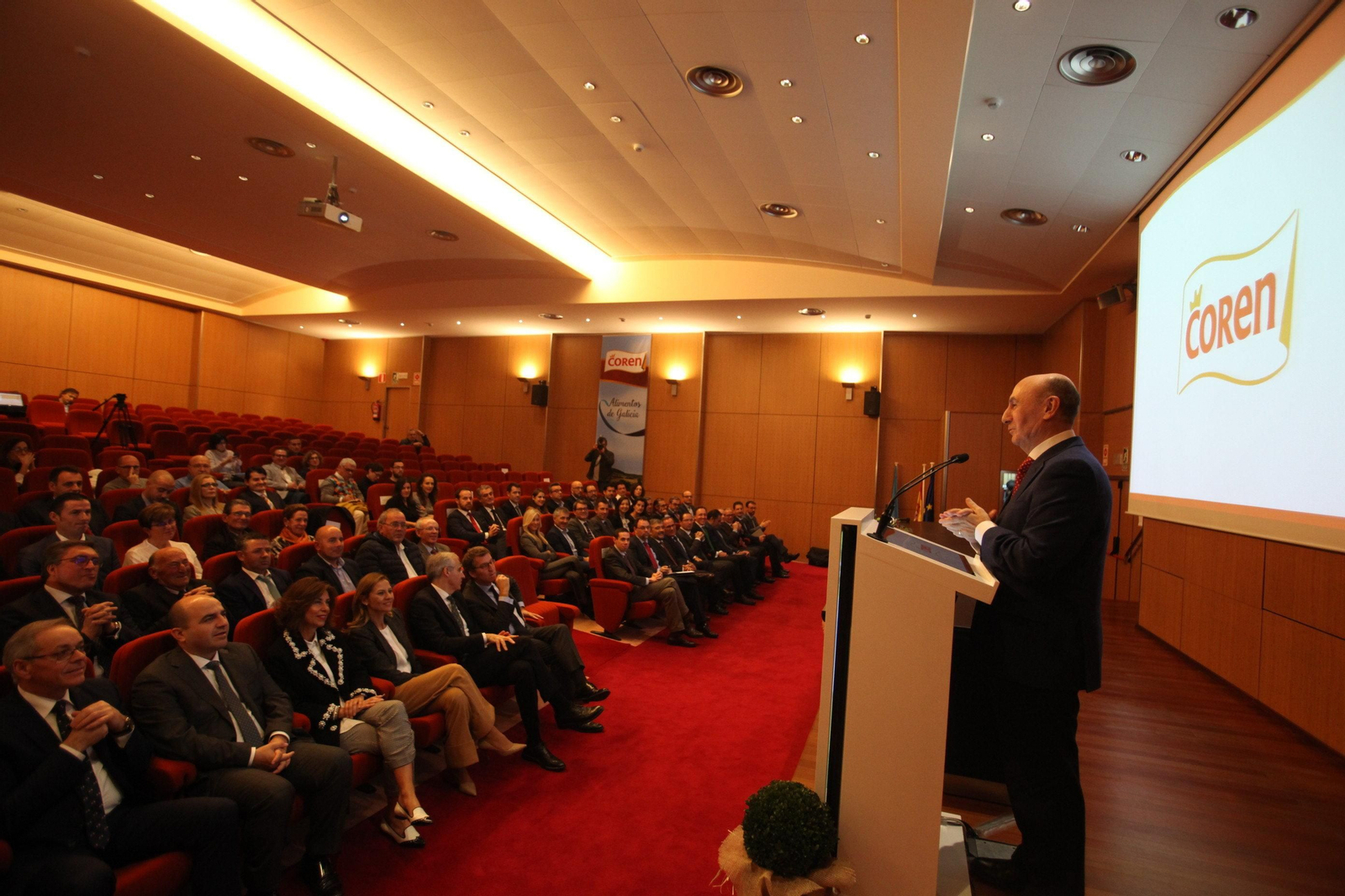 Manuel Gómez-Franqueira, durante la explicación que realizó del plan inversor en las instalaciones de Coren en Santa Cruz de Arrabaldo.