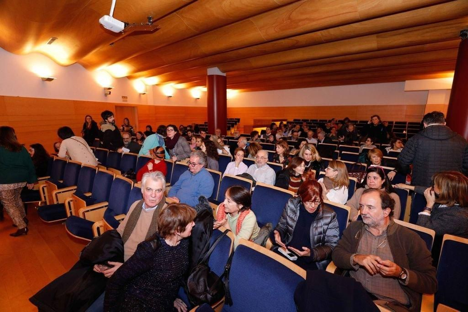 La asamblea de los facultativos de Primaria se celebró en la sede del Colegio de Médicos.