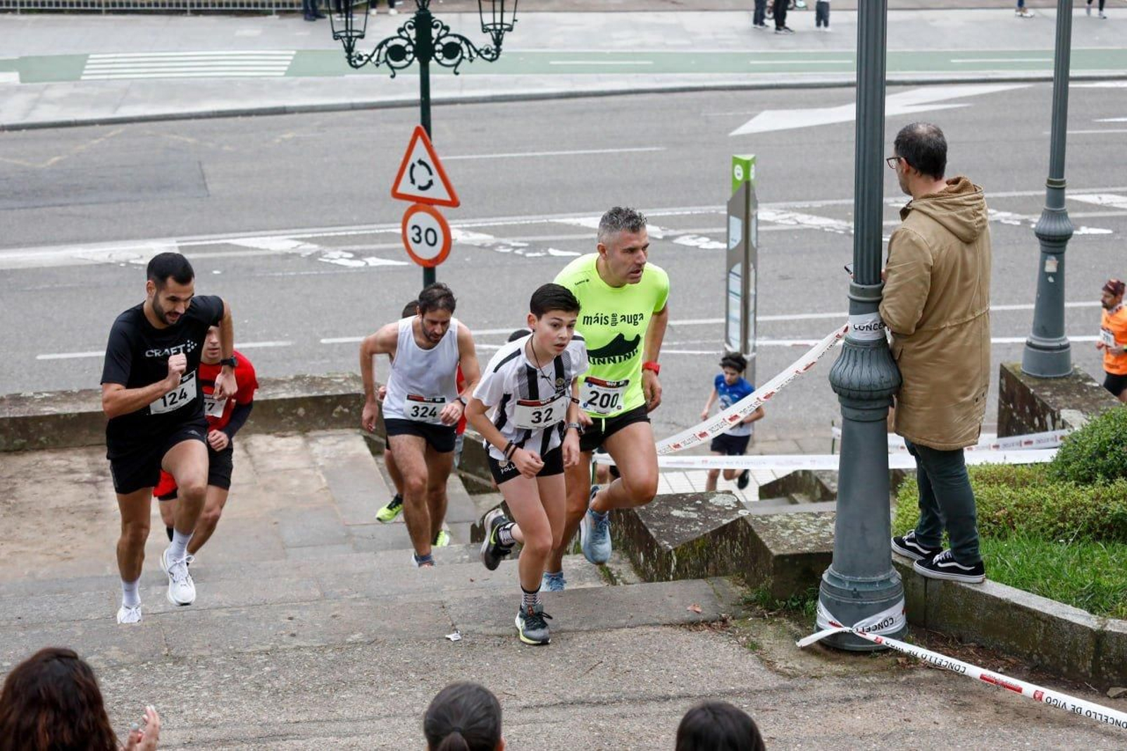 En la Subida ao Castro participaron personas de todas las edades.