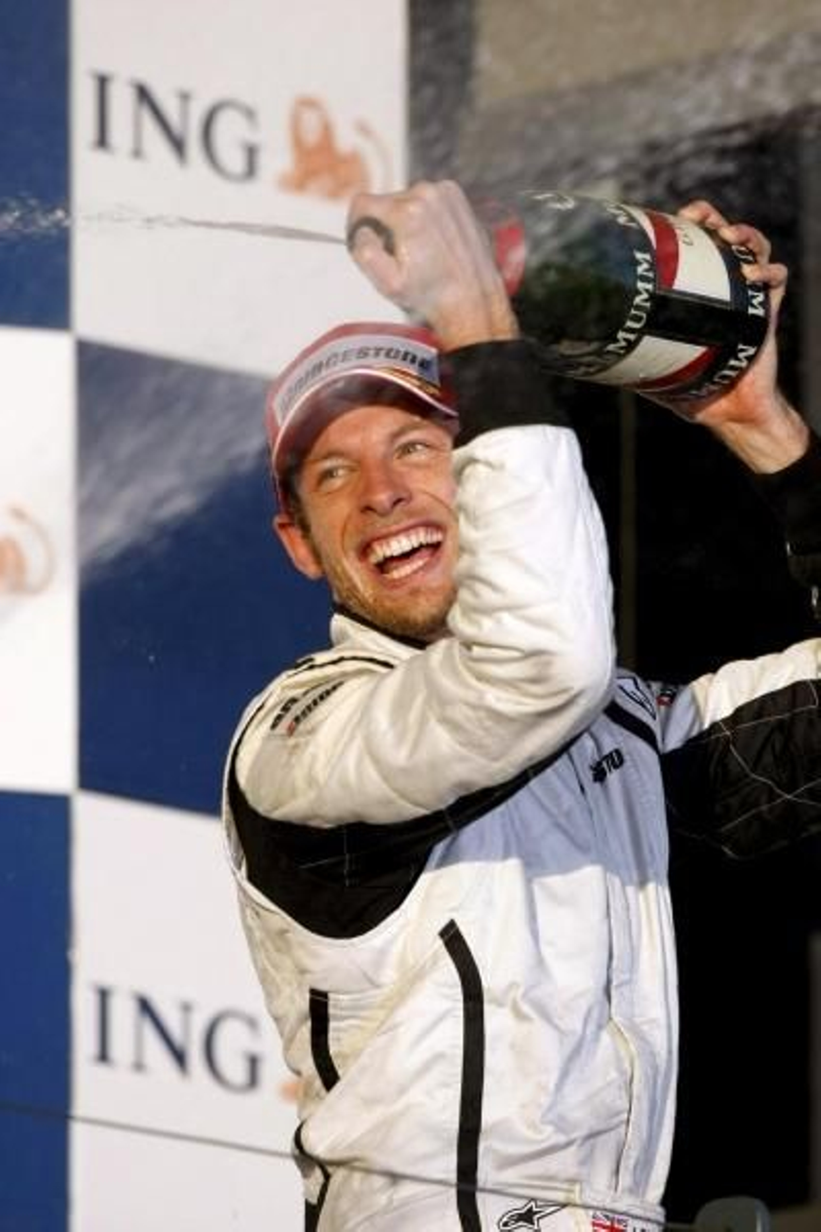 Jeson Button celebra su victoria.