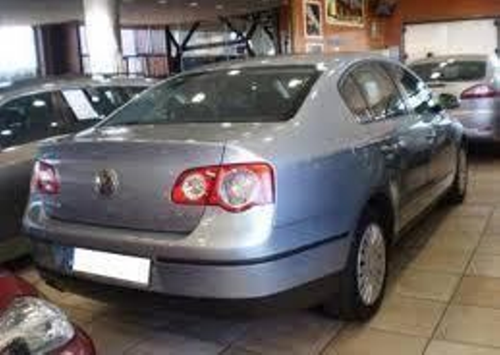Interior de un taller de coches.