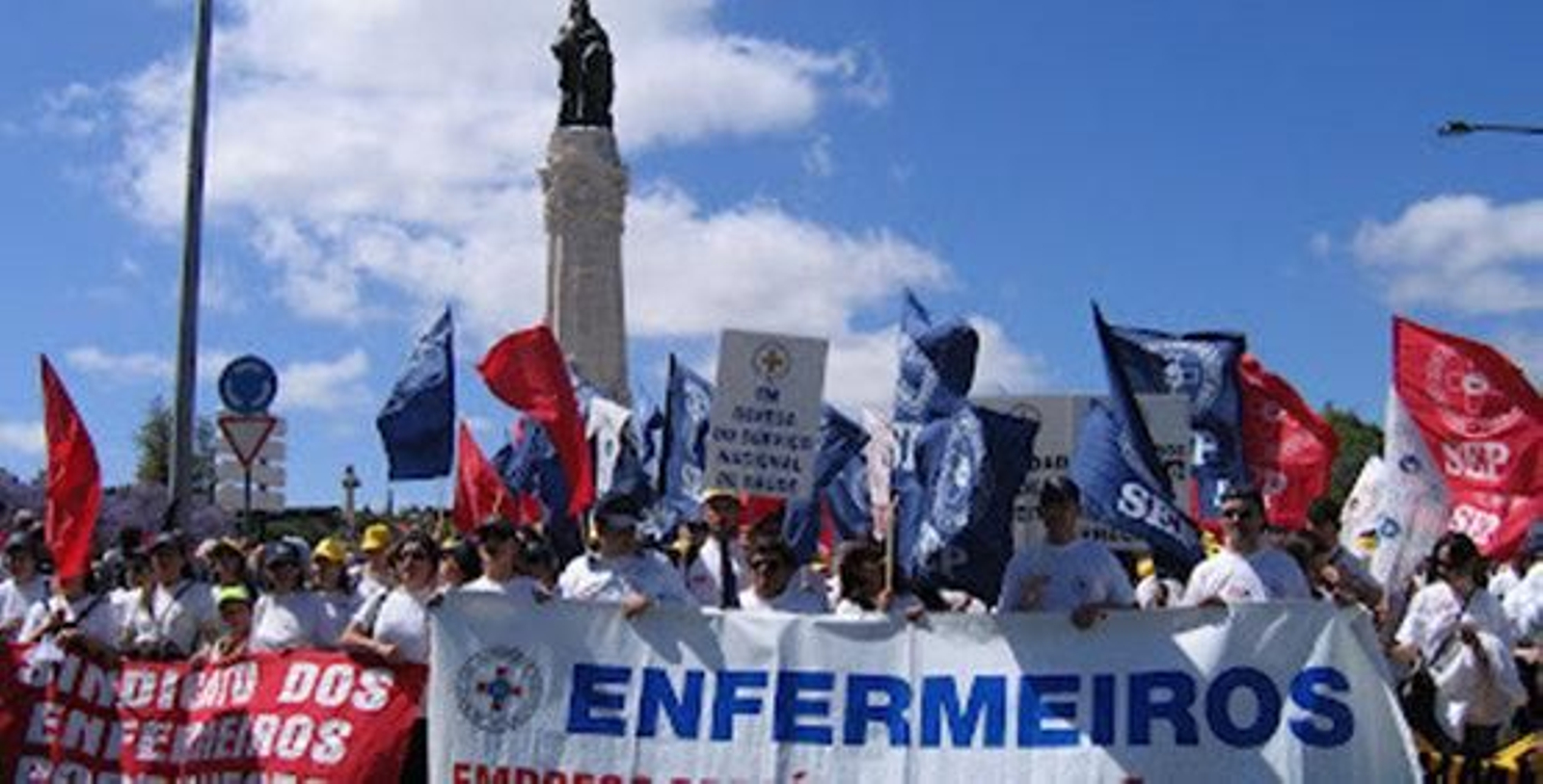 Enfermeros portugueses manifestándose contra la precariedad laboral