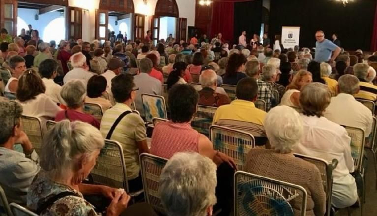 Reunión del Gobierno de Canarias con emigrantes en Venezuela.