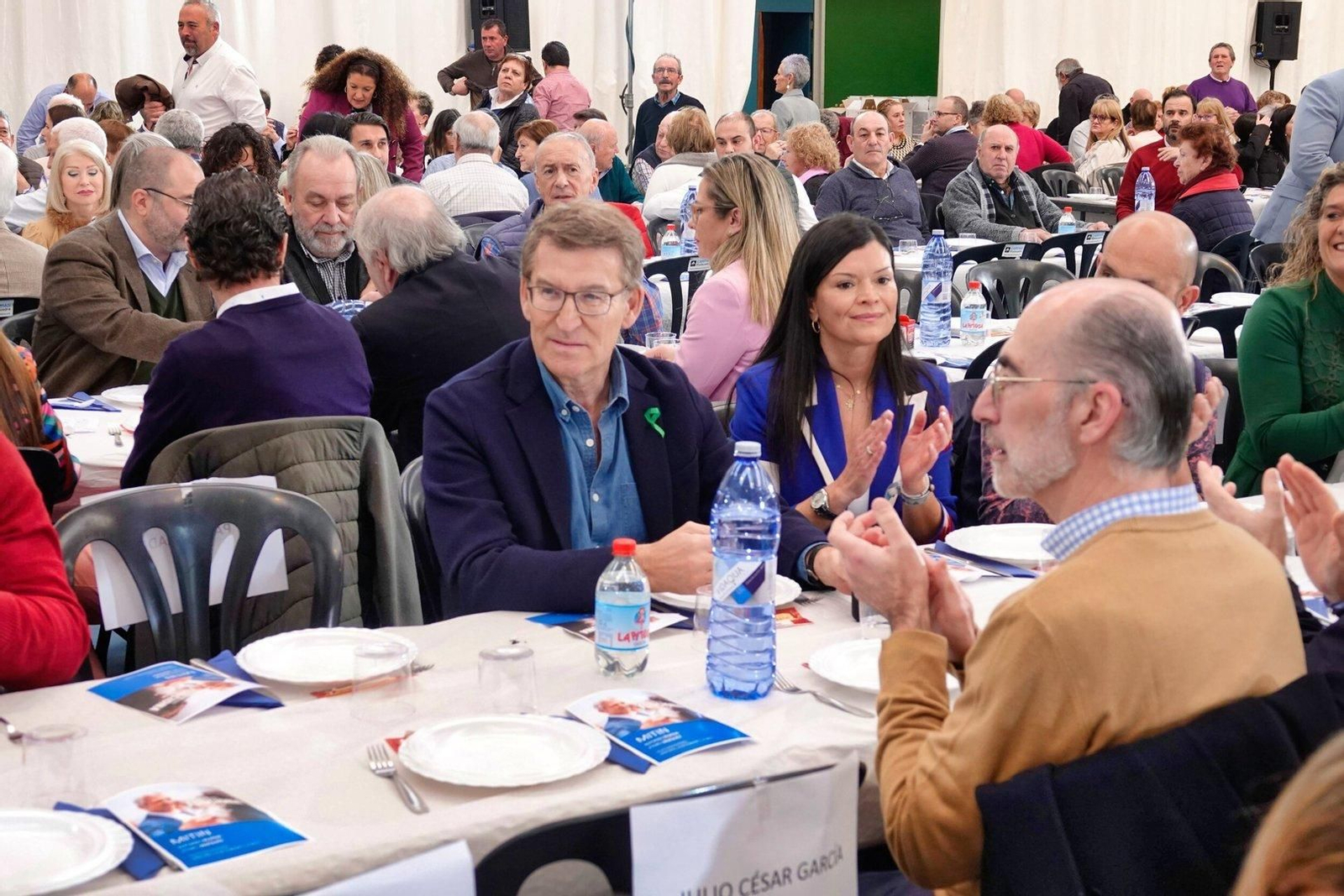Alberto Núñez-Feijóo en la comida-mitín en Mos. // Vicente Alonso