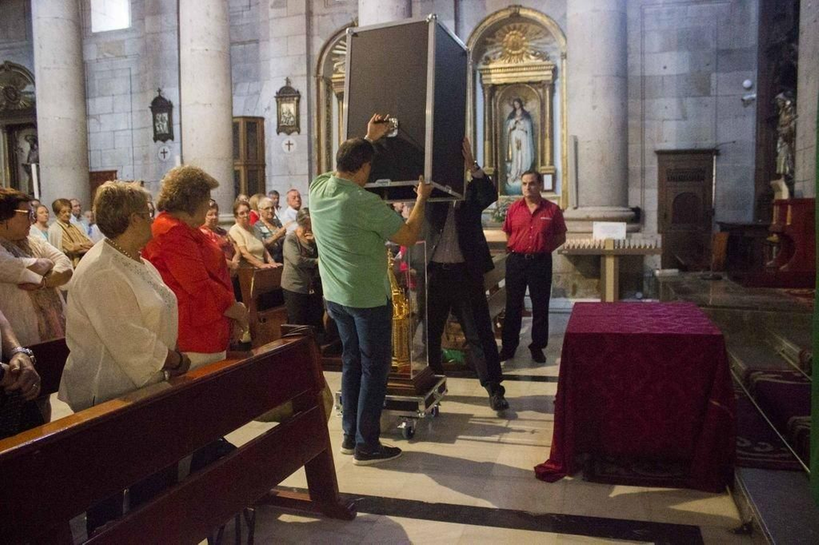 Momento de la llegada del relicario a la Concatedral y su descubrimiento.