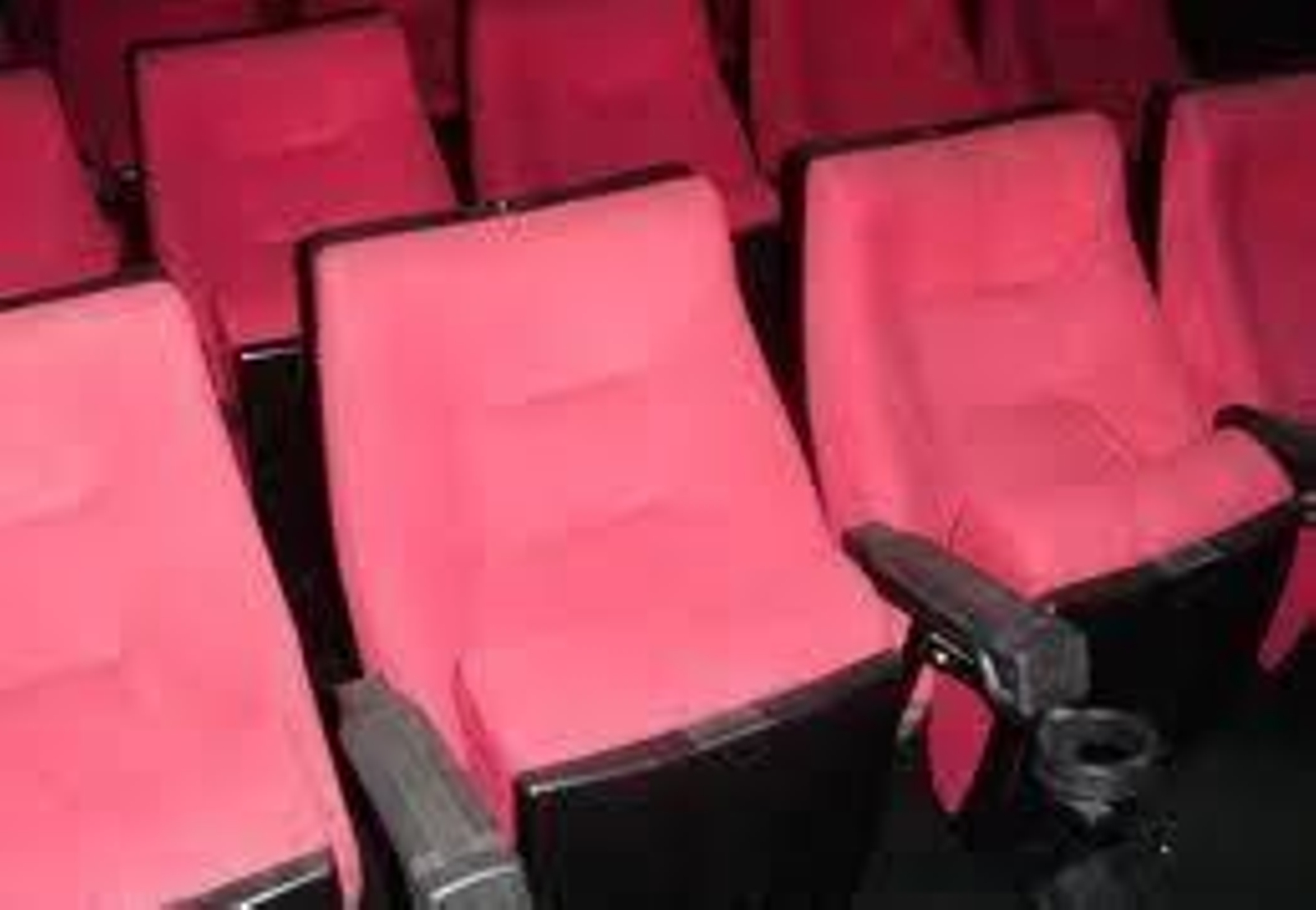 En la imagen, butacas de una sala de cine.