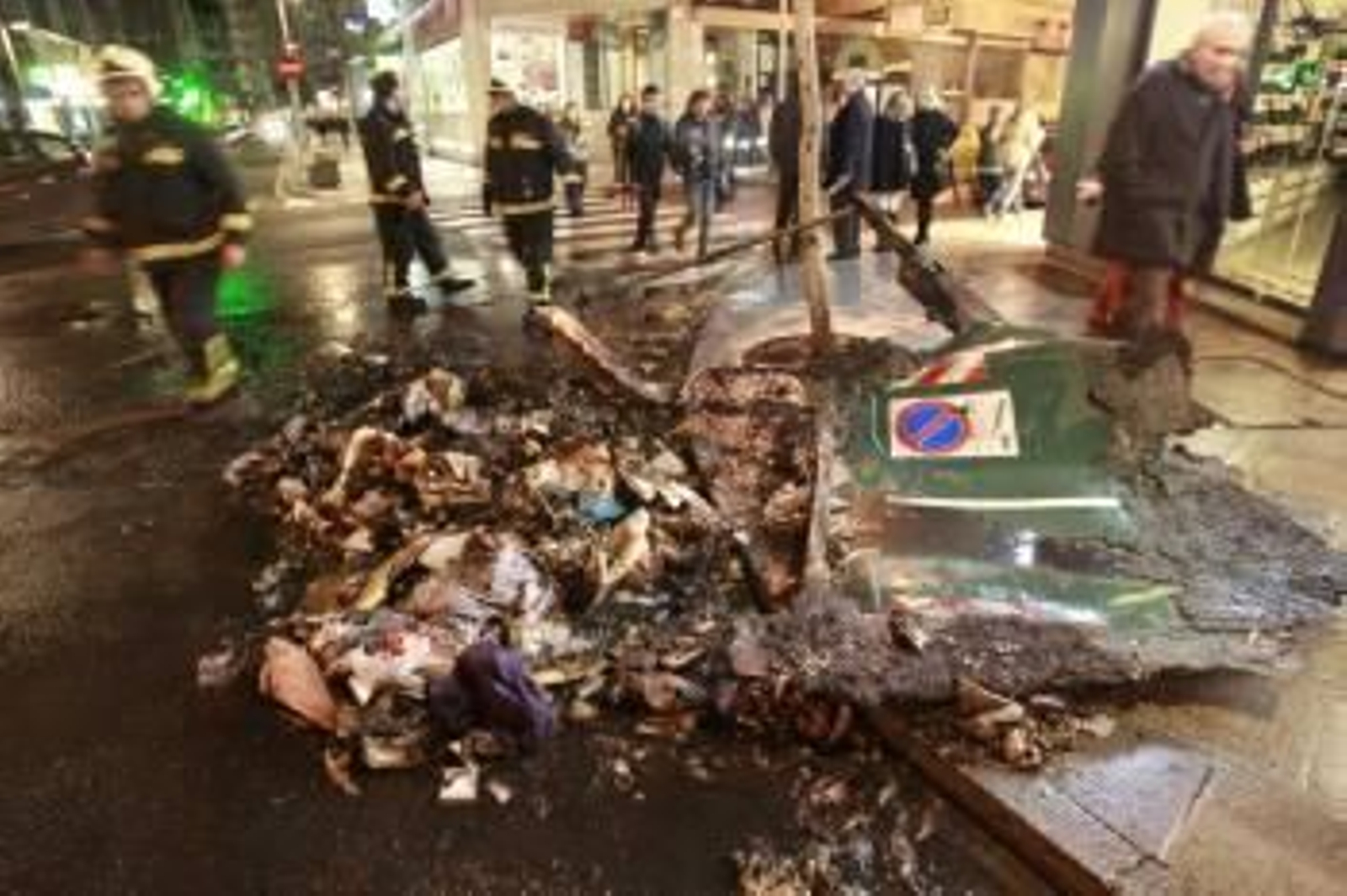 Contenedor quemado en Santiago en un acto de apoyo a Resistencia. (Foto: ARCHIVO)
