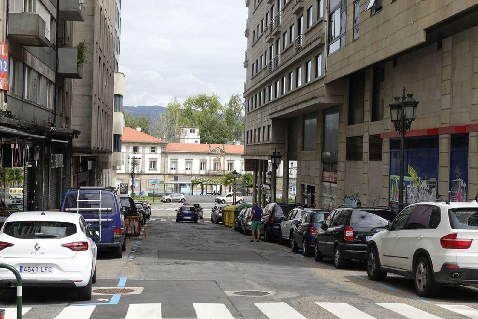 En la calle Pontevedra llegaron a concentrarse varios centenares de jóvenes en la madrugada.