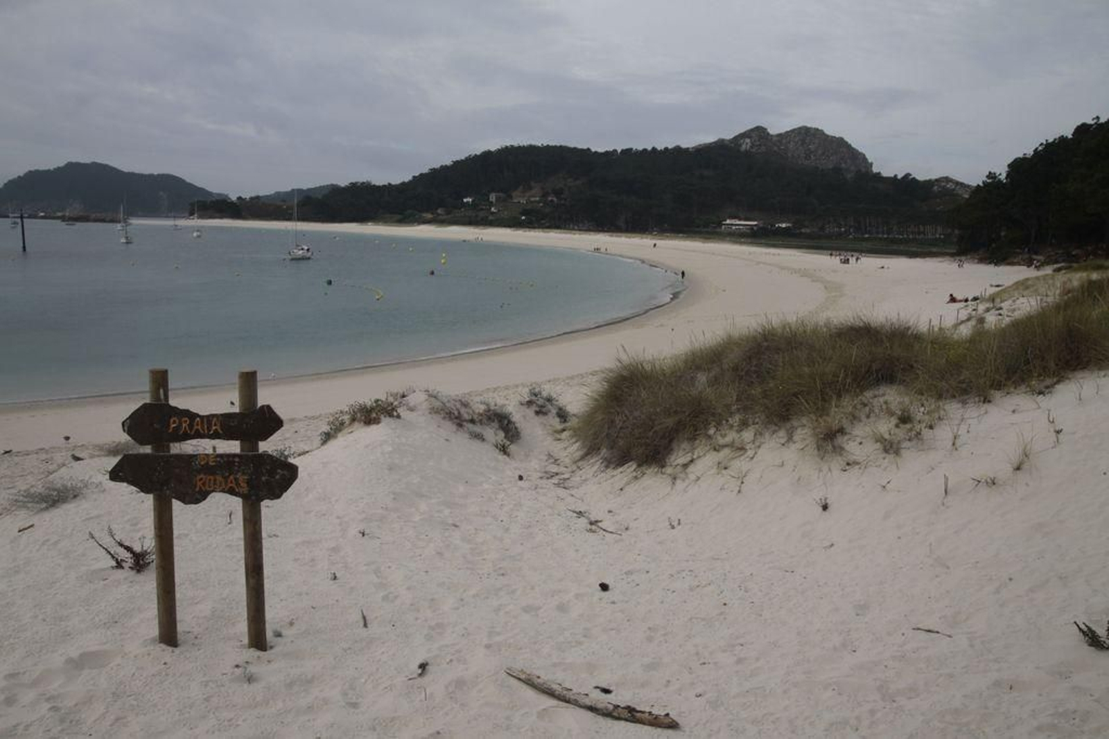 La playa de Rodas, que un año más lucirá la bandera azul, con otras nueve más de Vigo.