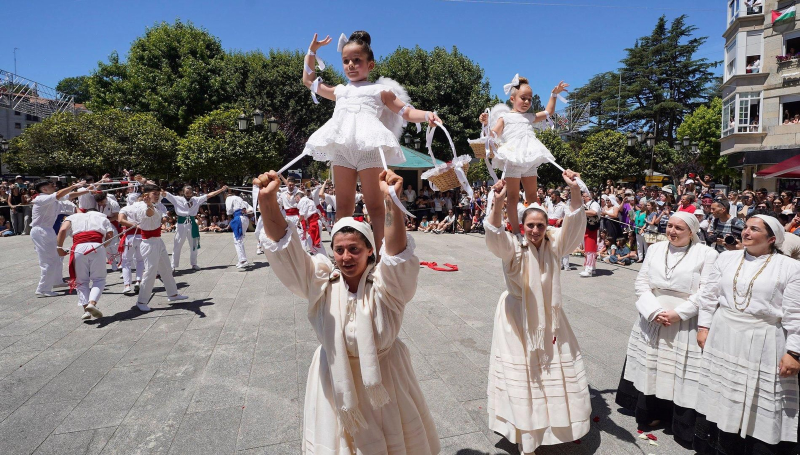 Danza de las Espadas y las Penlas en Redondela.