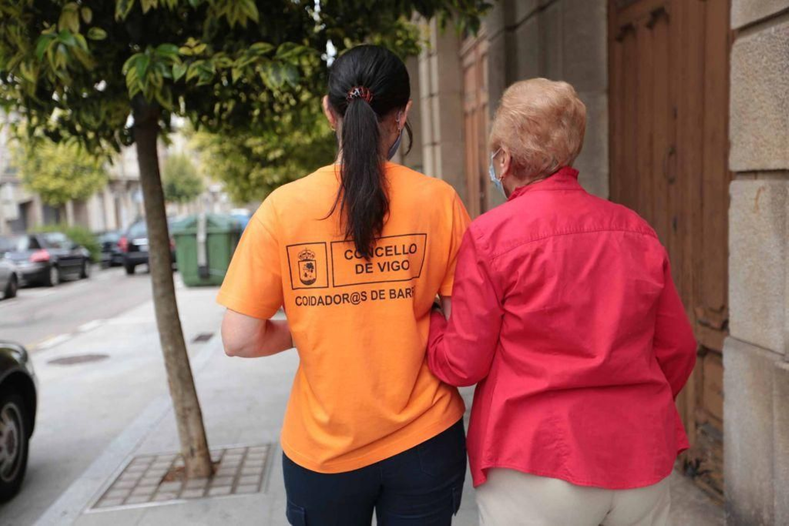 Mujeres mayores que viven solas son la gran mayoría de las usuarias del servicio.
