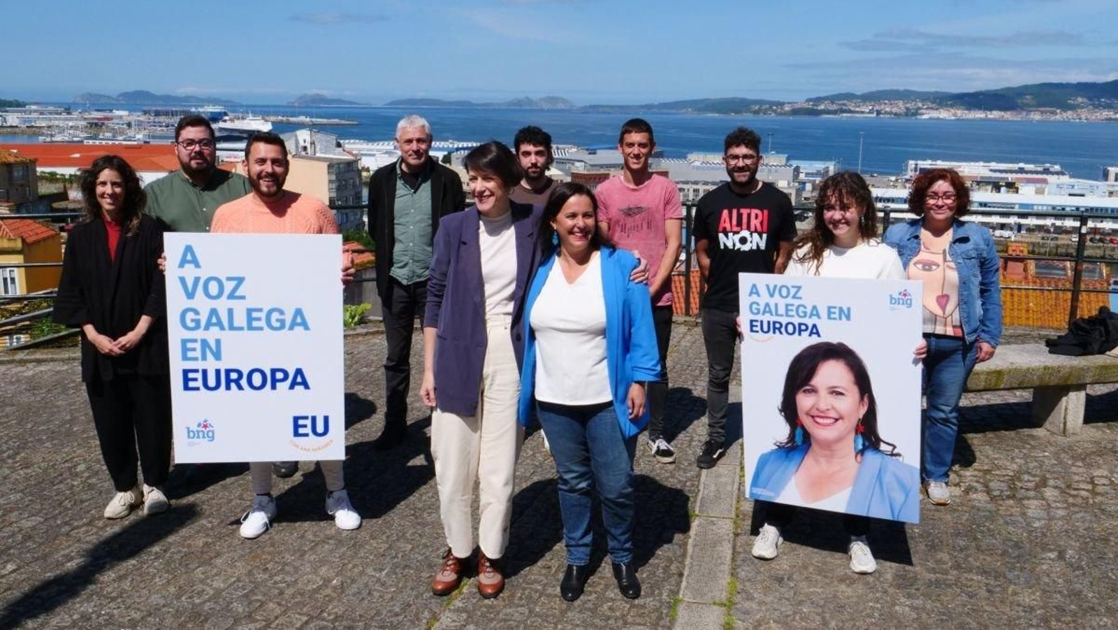 Ana Pontón y Ana MIranda, ayer en Vigo con miembros del BNG.
