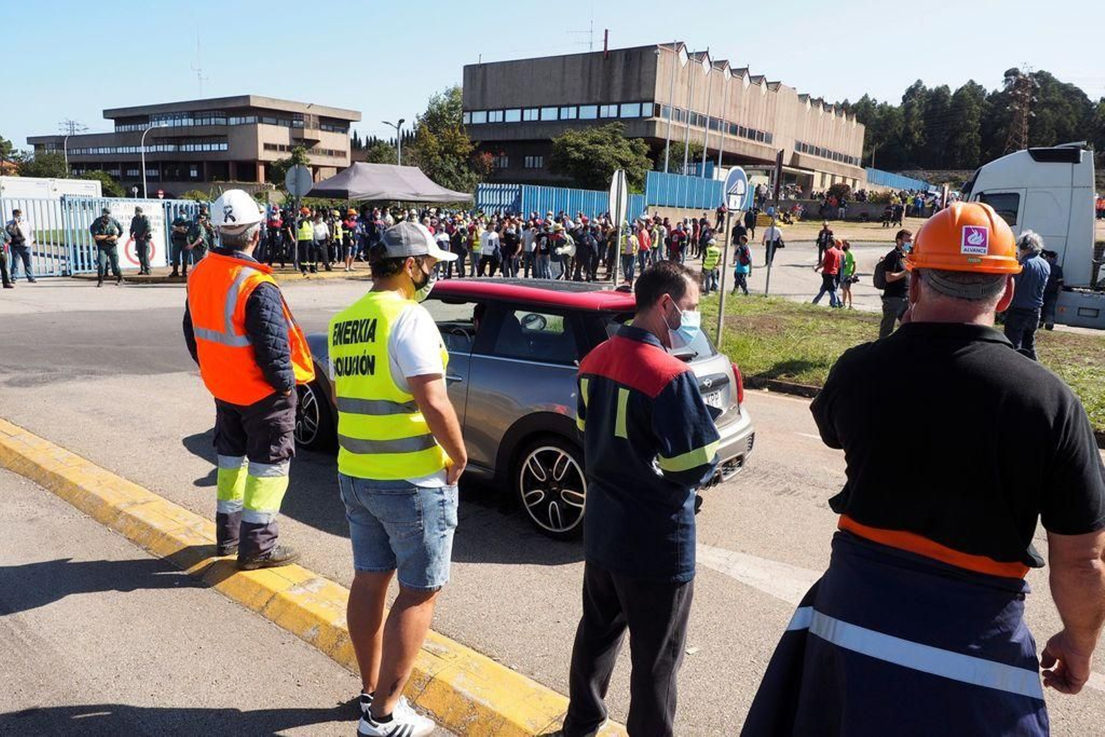 Protesta de trabajadores de Alcoa a las puertas de la factoría lucense de San Cibrao.