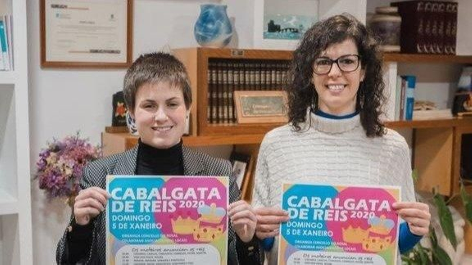 La alcaldesa de O Rosal y la concejala de Cultura en la presentación de la cabalgata.