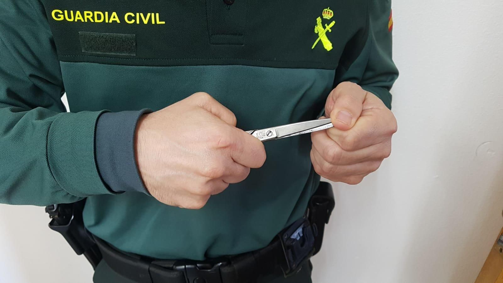 Se le acusa también de un delito contra la seguridad vial y atentado a los agentes de la autoridad en el momento del arresto.