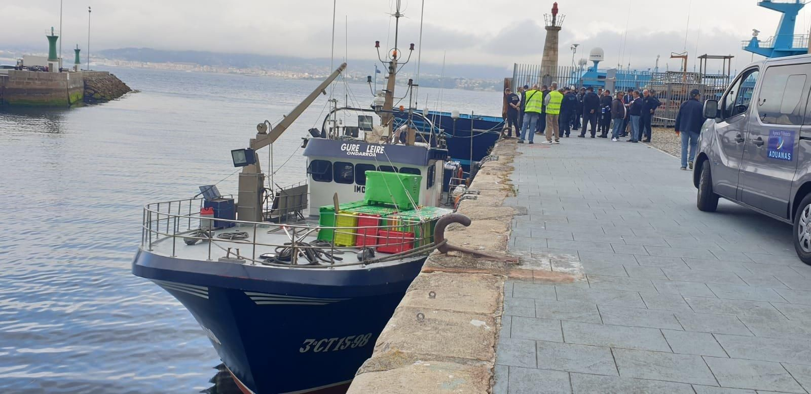 Descarga de cocaína en Vigo // J.V. Landín