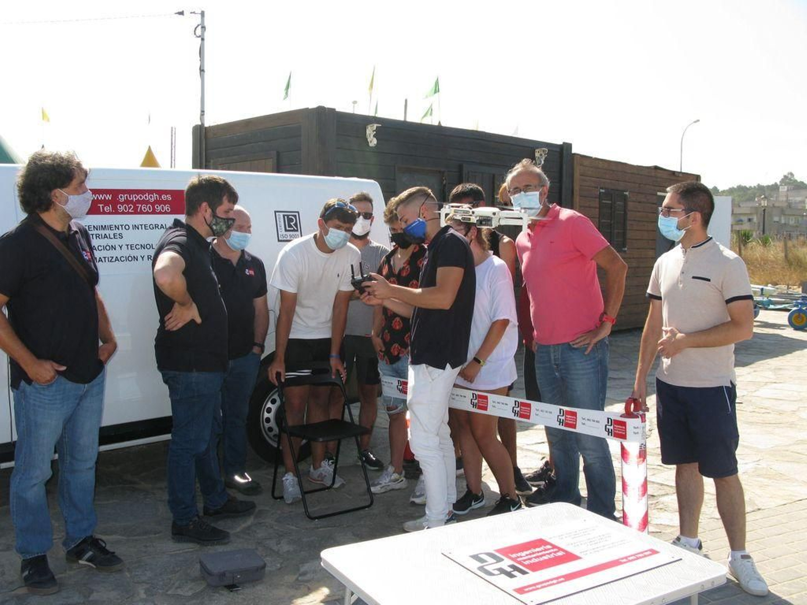 Técnicos de DGH, miembros de Protección Civil y socorrismo junto al alcalde Juan González y el edil Diego Moreira.