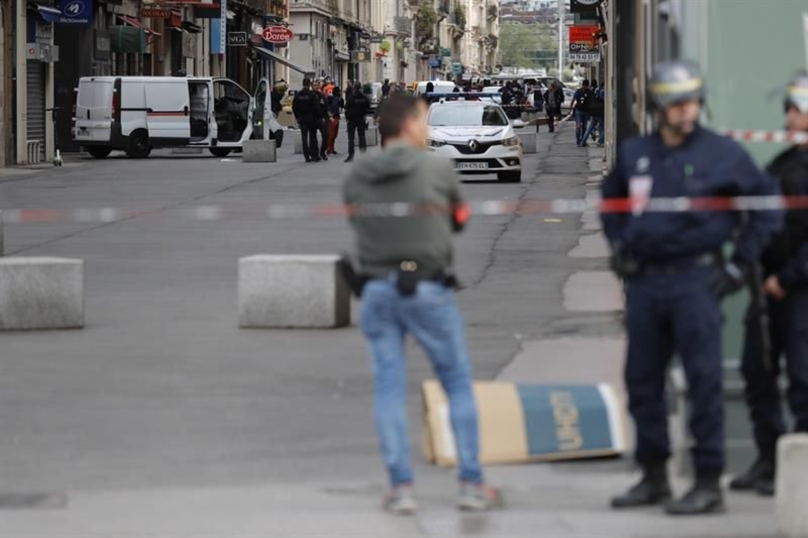 La Policía francesa tras la explosión en Lyon