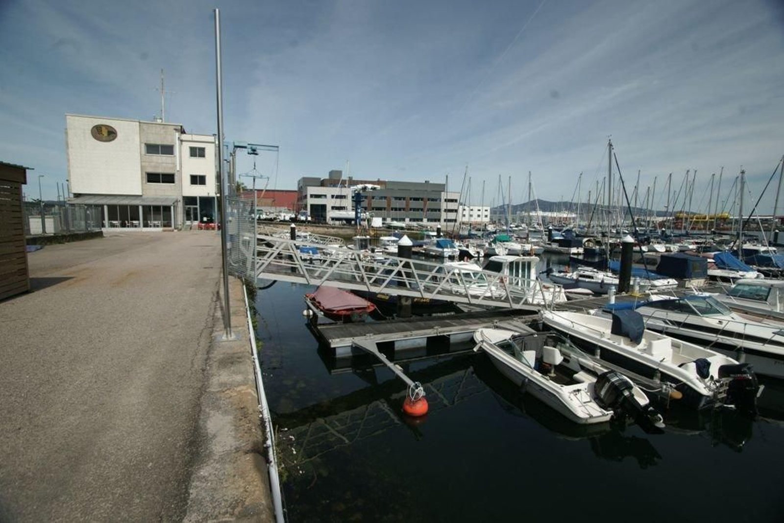 El muelle deportivo del Liceo de Bouzas tiene plena ocupación y se amplia en 18 plazas.