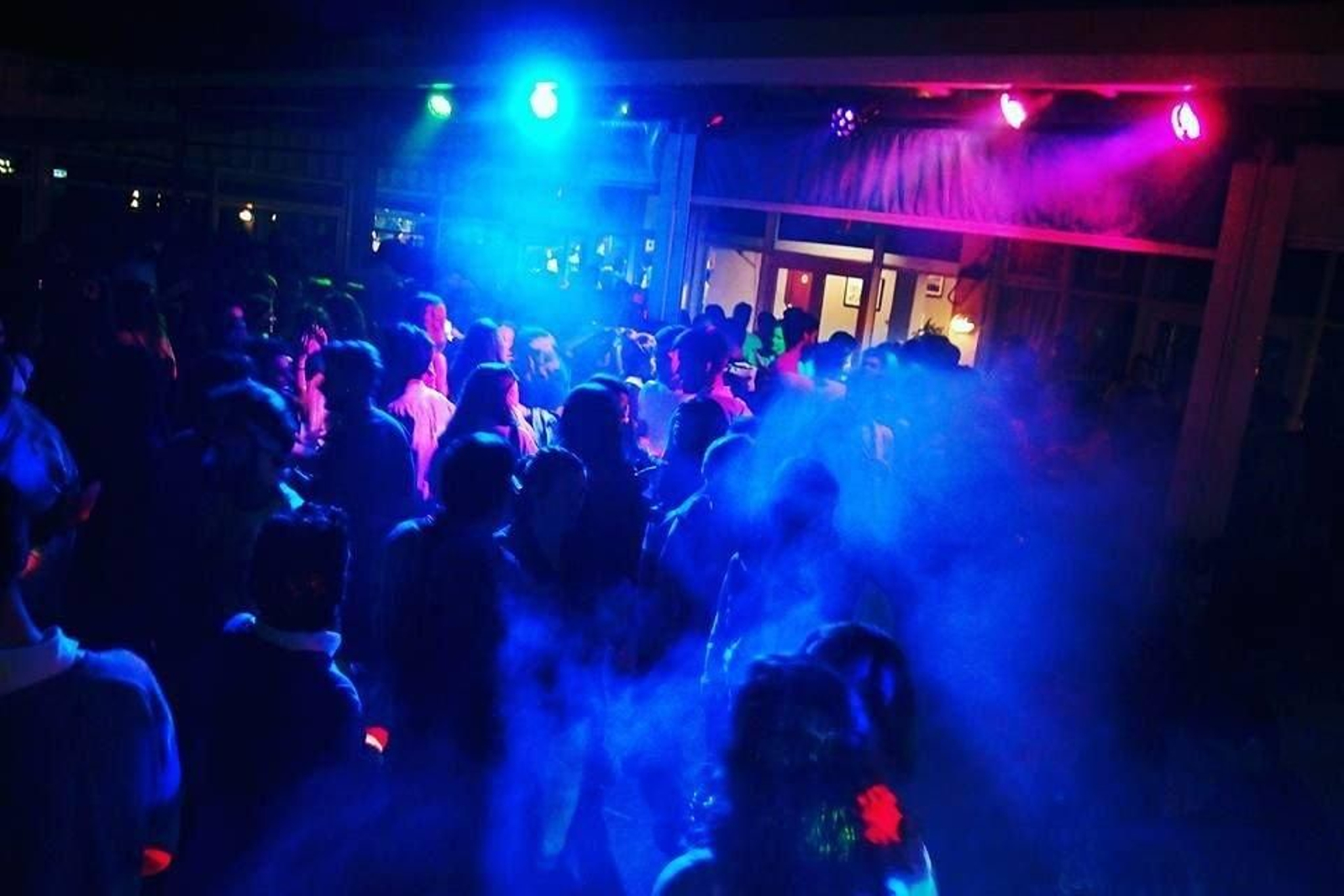 Este verano no habrá DJ's ni conciertos en la terraza exterior.