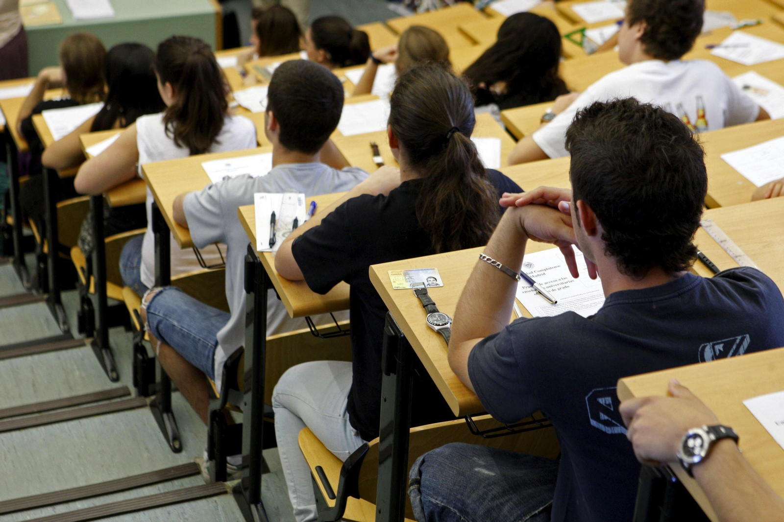 Grupo de alumnos, durante las pruebas de acceso a la Universidad