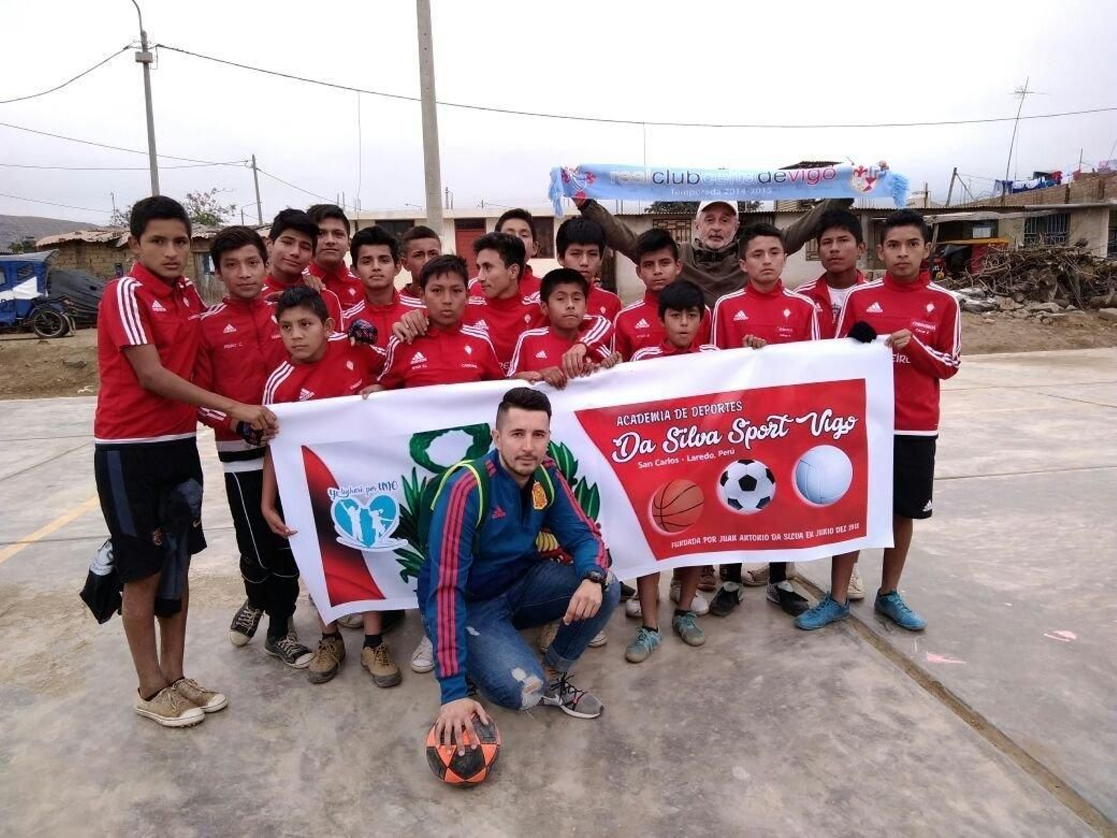 La ONG "Yo lucharé por uno" está regentada por vigueses en la provincia peruana de Trujillo.