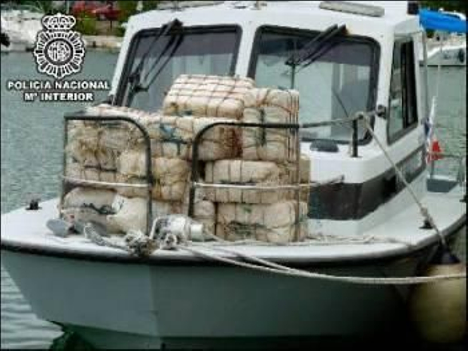 Fotografía facilitada por la Policía Nacional del velero cargado con 500 kilos de cocaína que la policía española, en colaboración con la búlgara y la francesa, ha interceptado en la isla caribeña de Guadalupe antes de que partiera hacia España. El destin