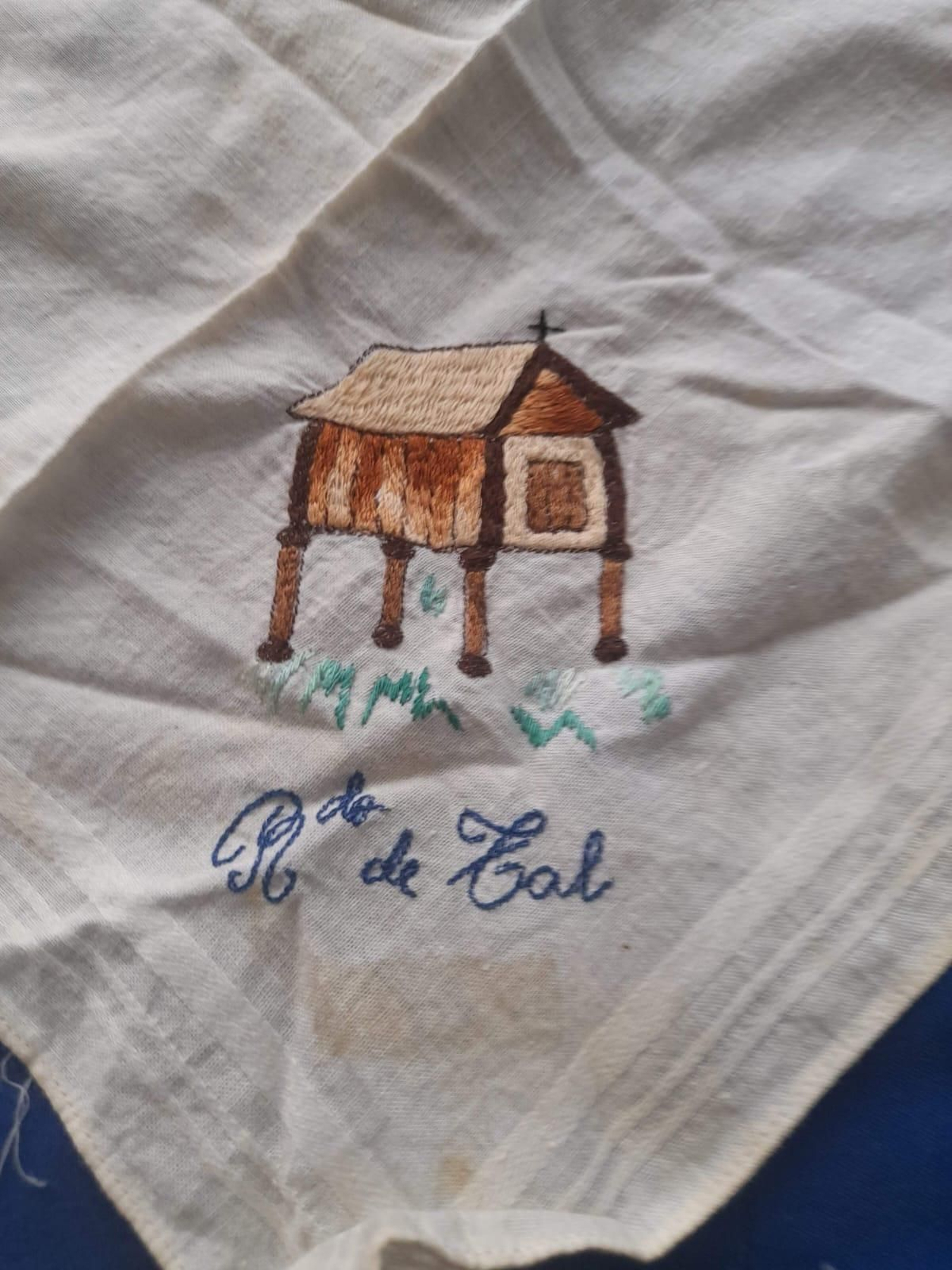 El pañuelo, recuerdo de Tal. 